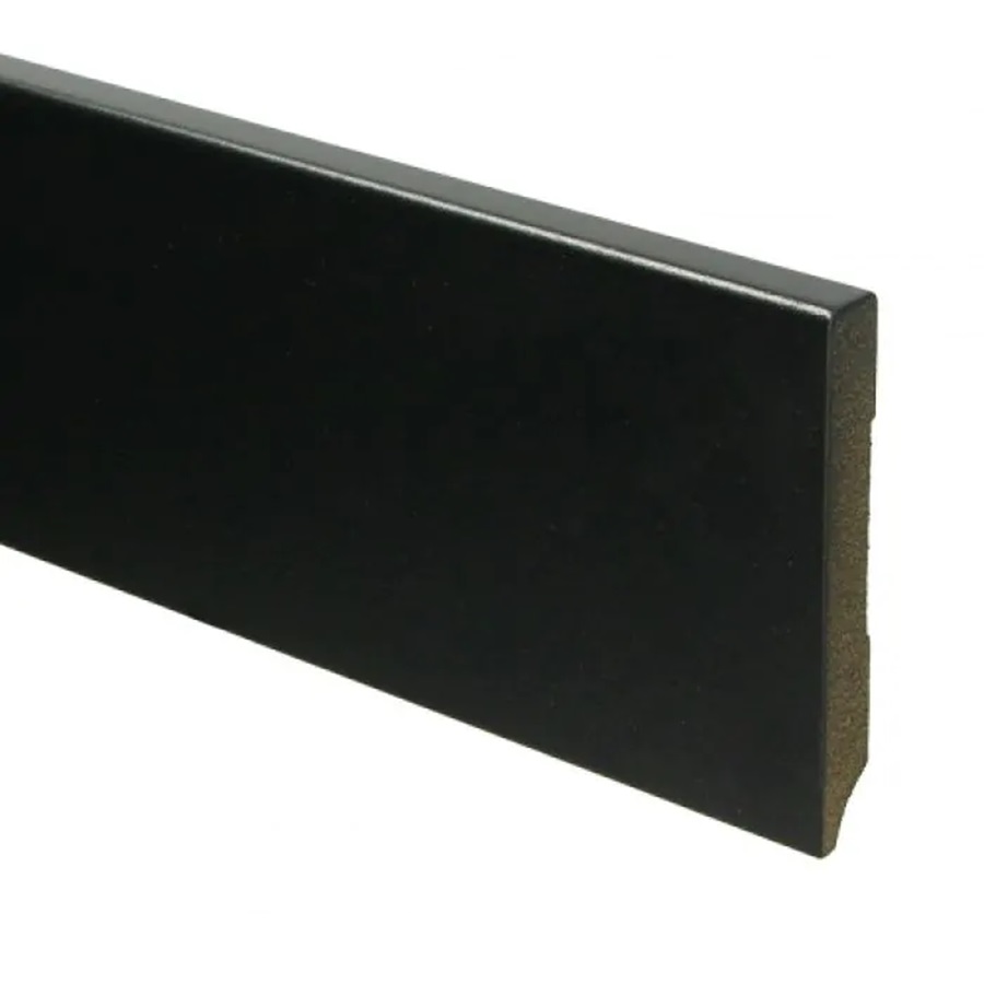 Moderne plinten RAL9005: stijlvolle zwarte MDF plinten die een strakke en moderne afwerking bieden aan muren, perfect voor minimalistische interieurs