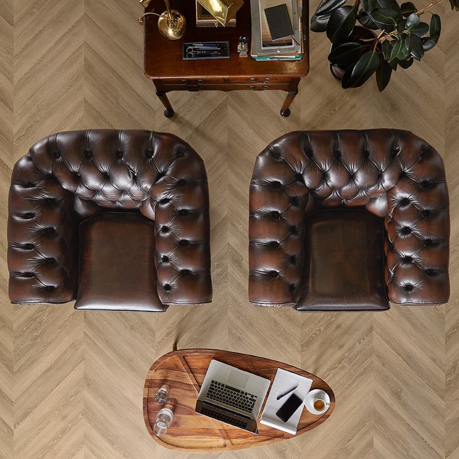 mFLOR Parva Oak Chevron pvc vloeren: duurzame en stijlvolle vloeren met een Hongaarse Punt patroon die elke woonruimte een elegante uitstraling geven