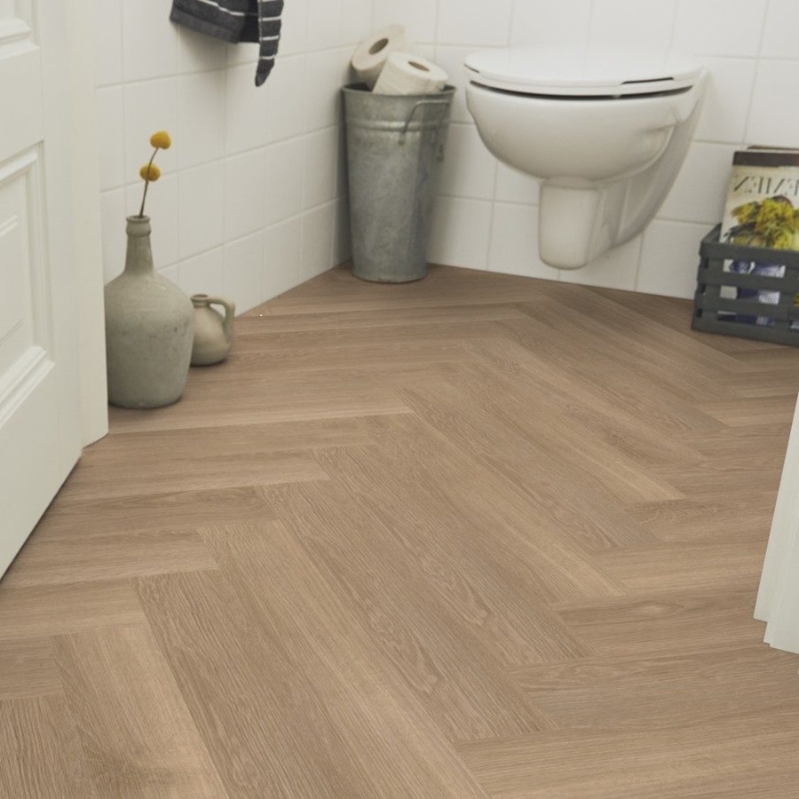 mFLOR Parva River Oak pvc vloeren: duurzame vloeren met een Herringbone patroon die elke ruimte een elegante en moderne uitstraling geven